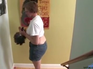 Ménagère prepares à masturber