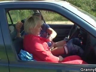 Old hooker gives head in the car then doggystyled